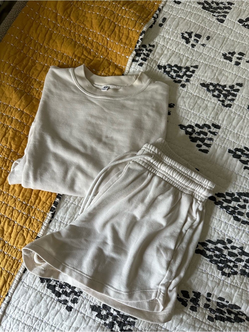 Uniqlo Off-White Crewneck Sweatshirt and Matching Sweat-shorts